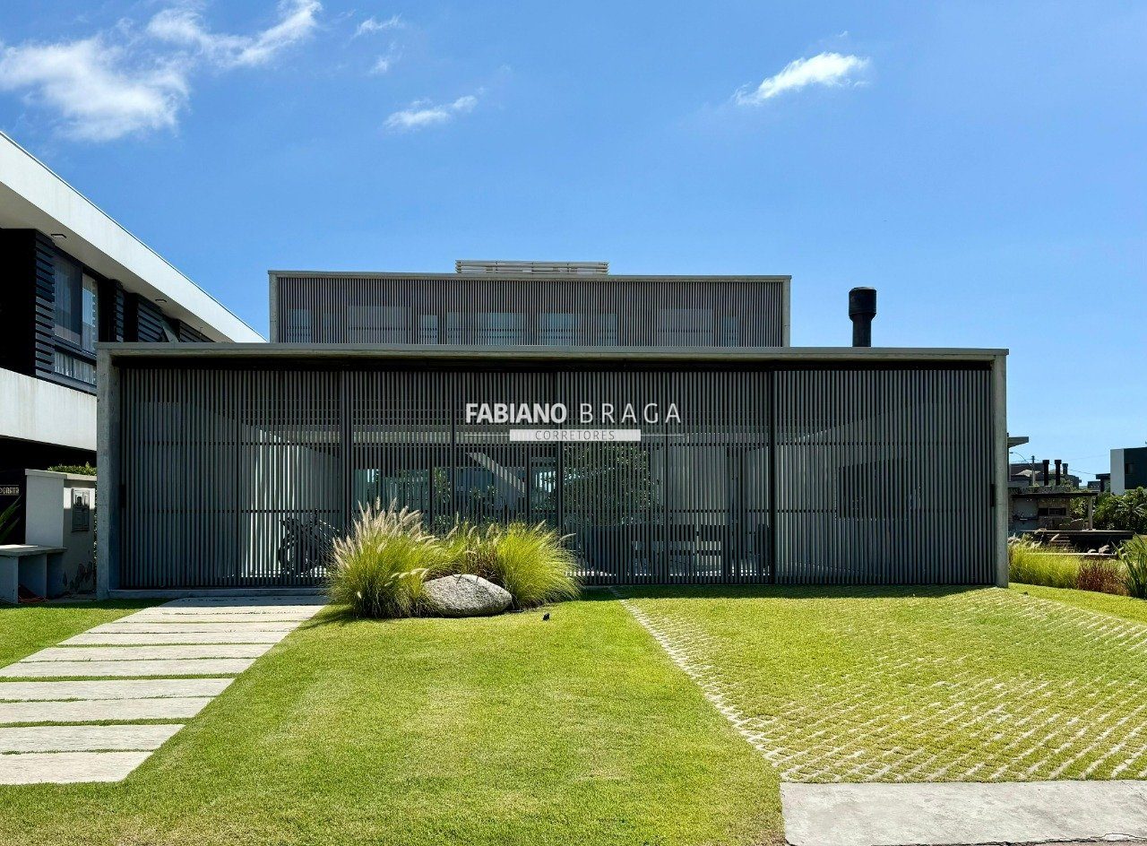 Sobrado com 330m², 3 dormitórios, 1 suíte, 2 vagas, Sense em Xangri-lá