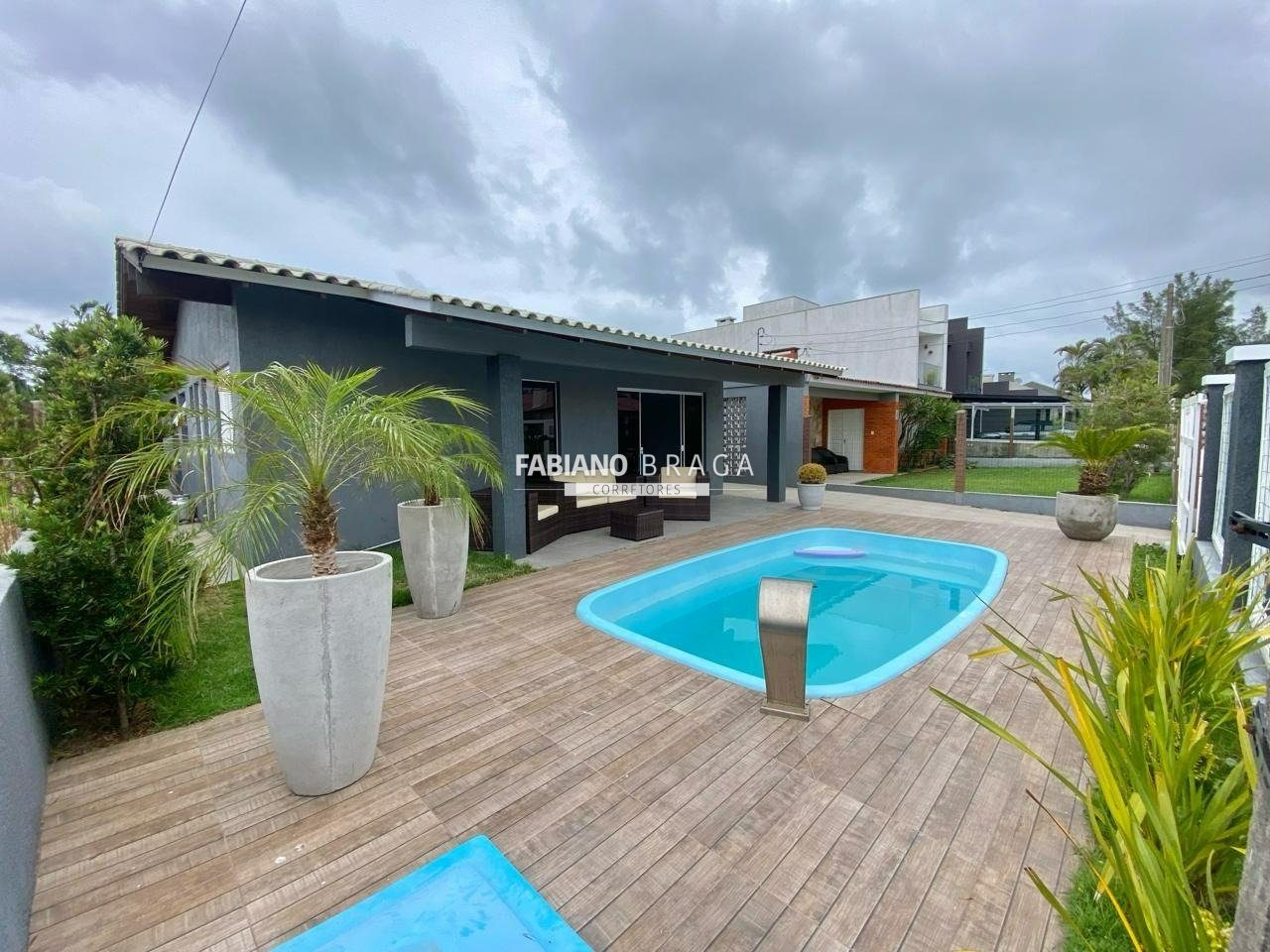 Casa com 165m², 3 dormitórios, 1 suíte, 2 vagas, no bairro Centro em Xangri-Lá