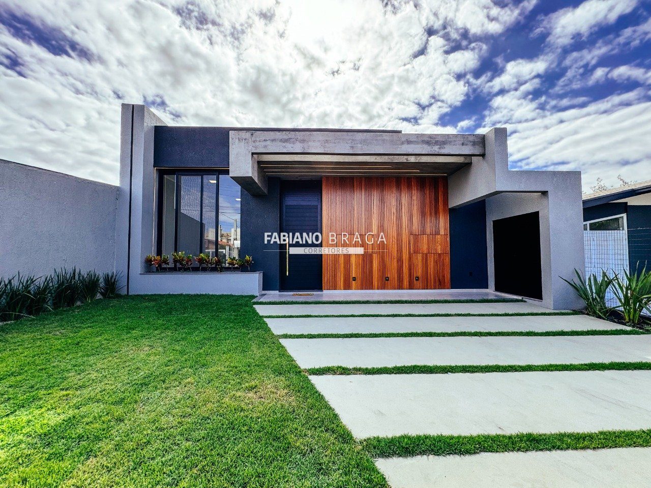 Casa com 190m², 4 dormitórios, 4 suítes, 2 vagas, no bairro Centro em Xangri-Lá