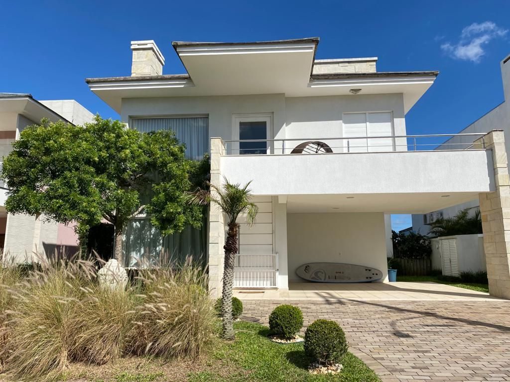 Sobrado com 250m², 4 dormitórios, 4 suítes, 2 vagas, Quintas do Lago em Xangri-lá