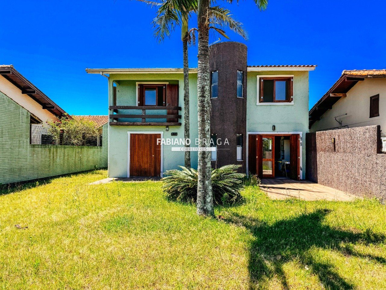 Casa com 142m², 3 dormitórios, 2 vagas, no bairro Rainha Do Mar em Xangri-lá