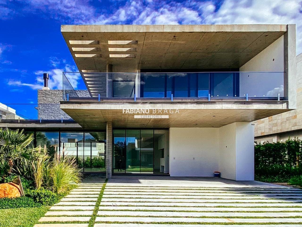 Sobrado com 425m², 5 dormitórios, 5 suítes, 4 vagas, Playa Vista em Xangri-Lá