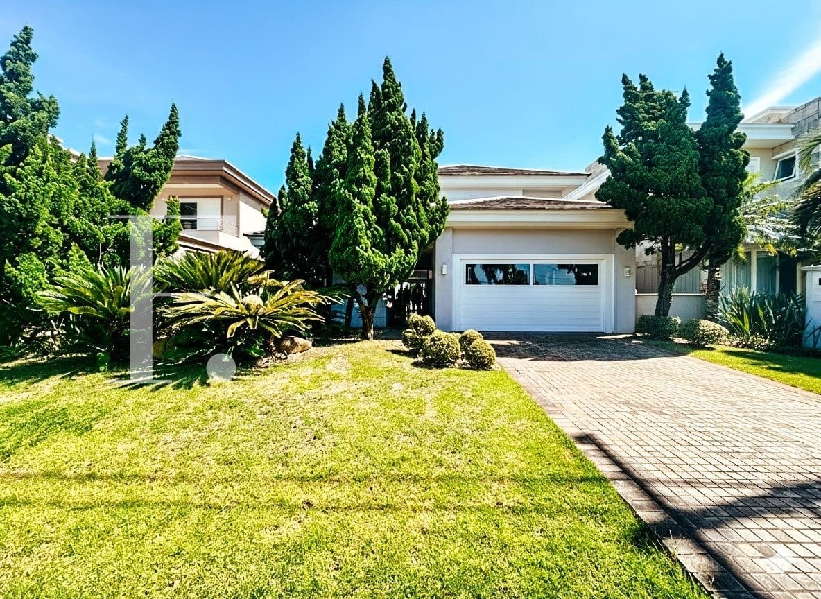 Sobrado com 338m², 4 dormitórios, 4 suítes, 2 vagas, Bosques de Atlântida em Xangri-Lá