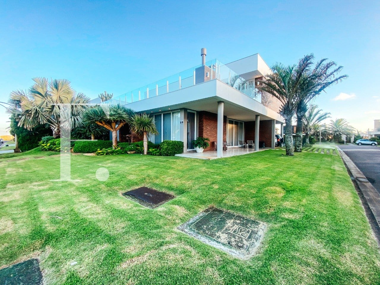 Sobrado com 459m², 4 dormitórios, 3 suítes, 2 vagas, Playa Vista em Xangri-Lá