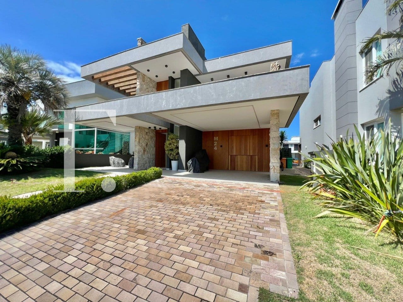 Sobrado com 345m², 4 dormitórios, 4 suítes, 2 vagas, Malibu em Xangri-Lá
