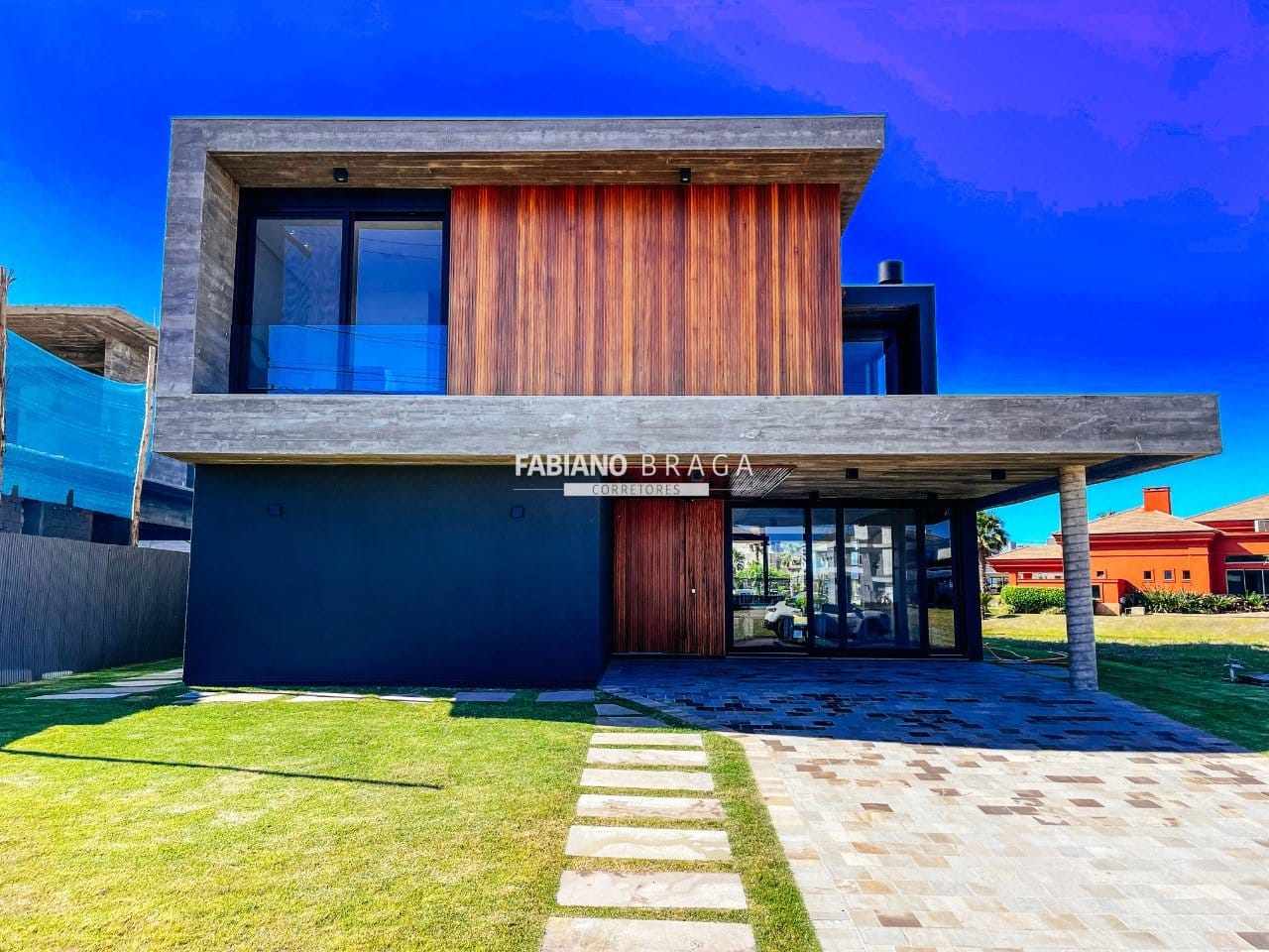 Sobrado com 450m², 6 dormitórios, 6 suítes, 4 vagas, Celebration em Xangri-Lá