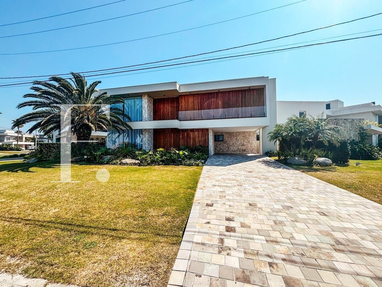 Sobrado com 415m², 6 dormitórios, 6 suítes, 2 vagas, Enseada Lagos em Xangri-Lá