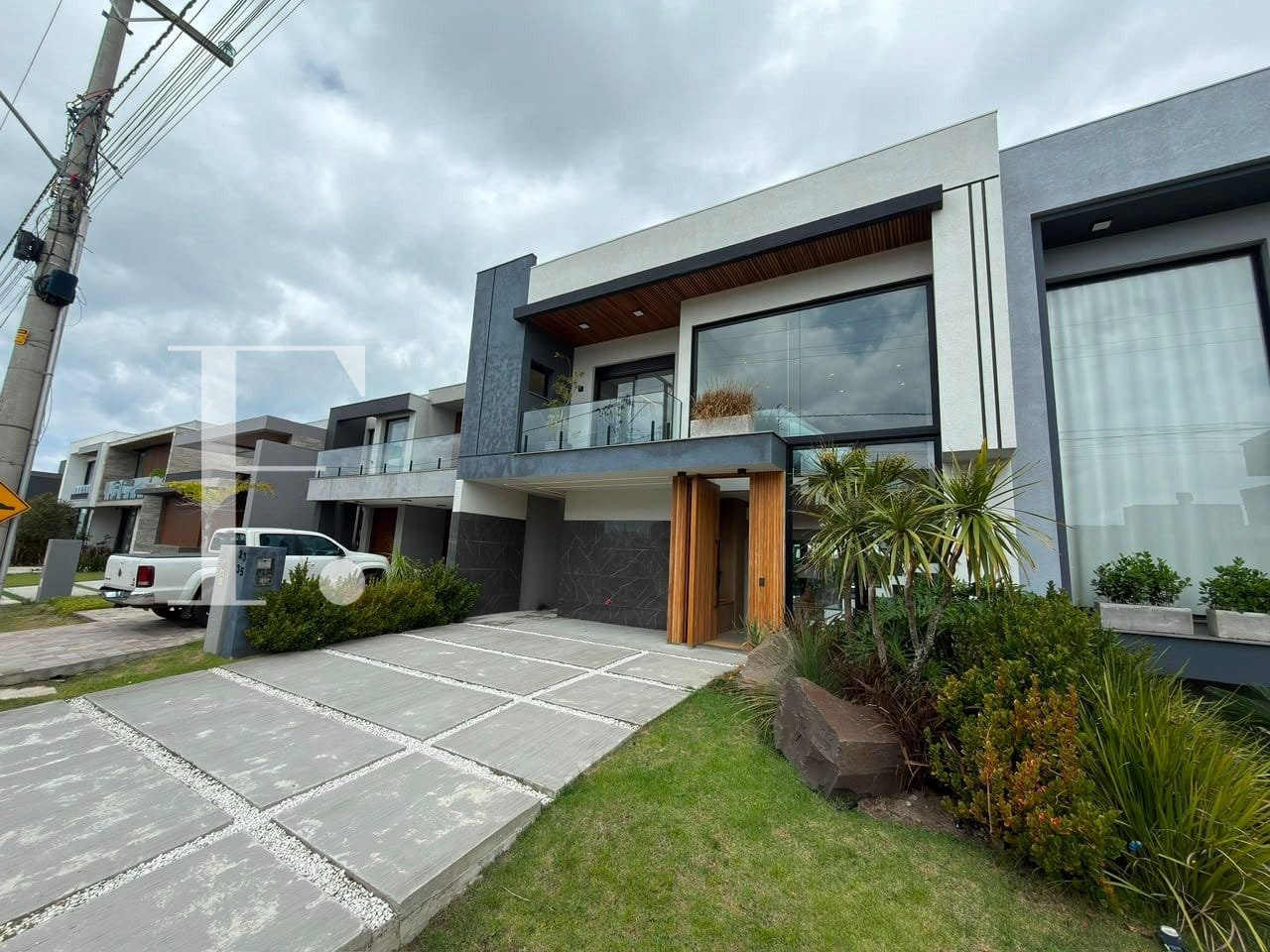 Sobrado com 180m², 3 dormitórios, 3 suítes, 2 vagas, Sunset em Xangri-Lá