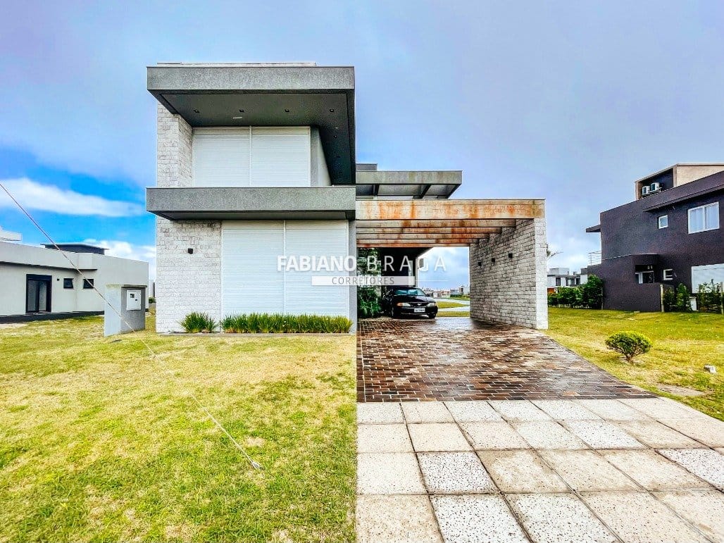 Sobrado com 182m², 6 dormitórios, 6 suítes, 2 vagas, Riviera em Xangri-Lá