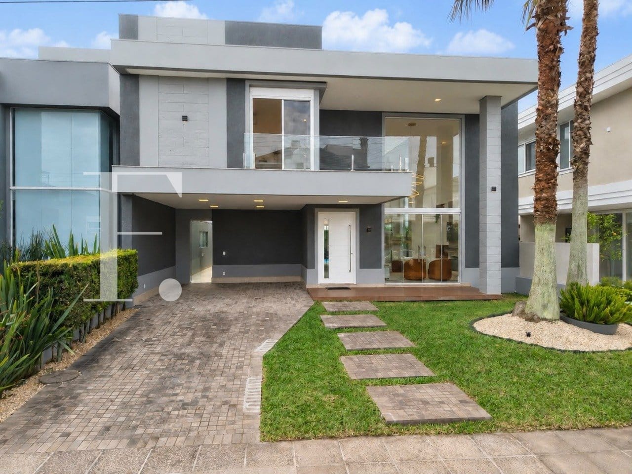Sobrado com 270m², 5 dormitórios, 5 suítes, 2 vagas, Condado de Capão em Capão da Canoa
