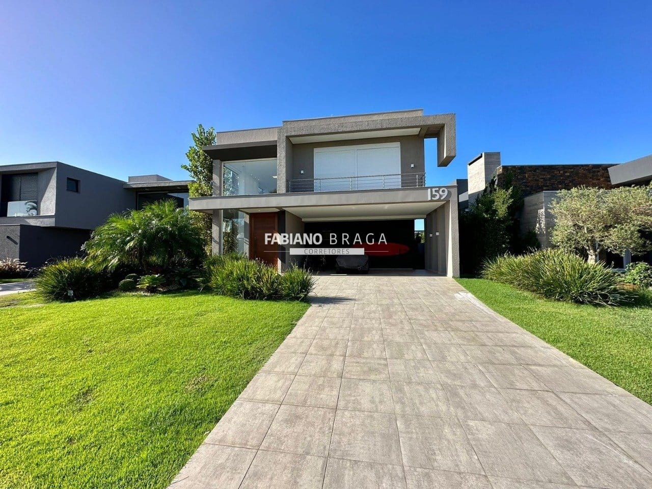 Sobrado com 393m², 5 dormitórios, 5 suítes, 3 vagas, Enseada Lagos em Xangri-Lá