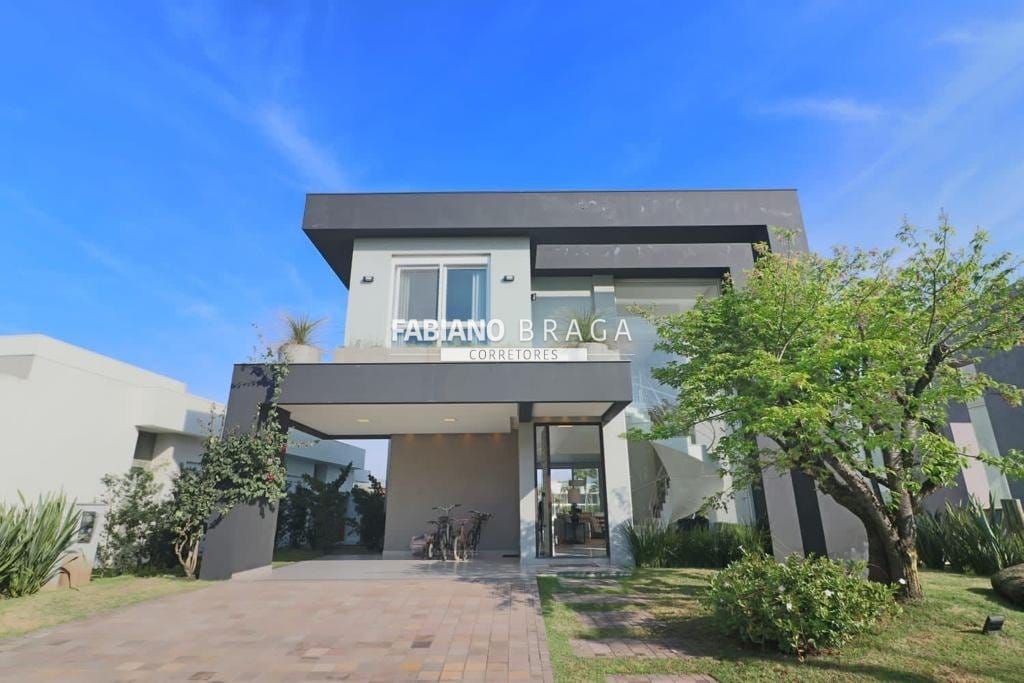 Sobrado com 246m², 4 dormitórios, 4 suítes, 2 vagas, Malibu em Xangri-Lá