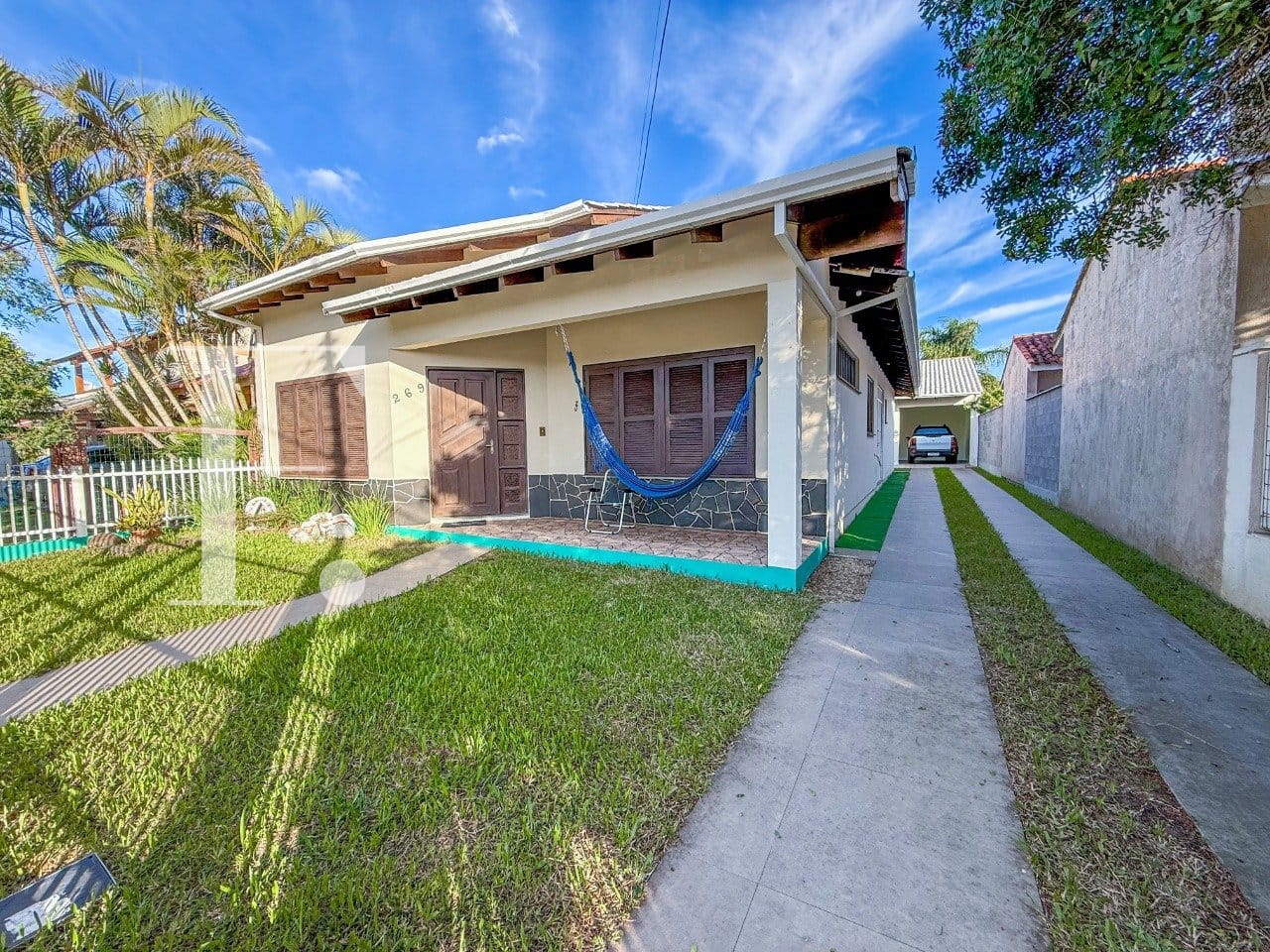 Casa com 187m², 3 dormitórios, 1 suíte, 2 vagas, no bairro Centro em Xangri-Lá