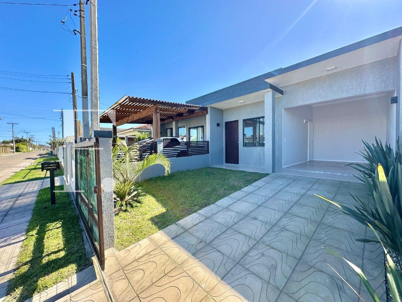 Casa com 96m², 2 dormitórios, 1 suíte, no bairro Centro em Xangri-Lá