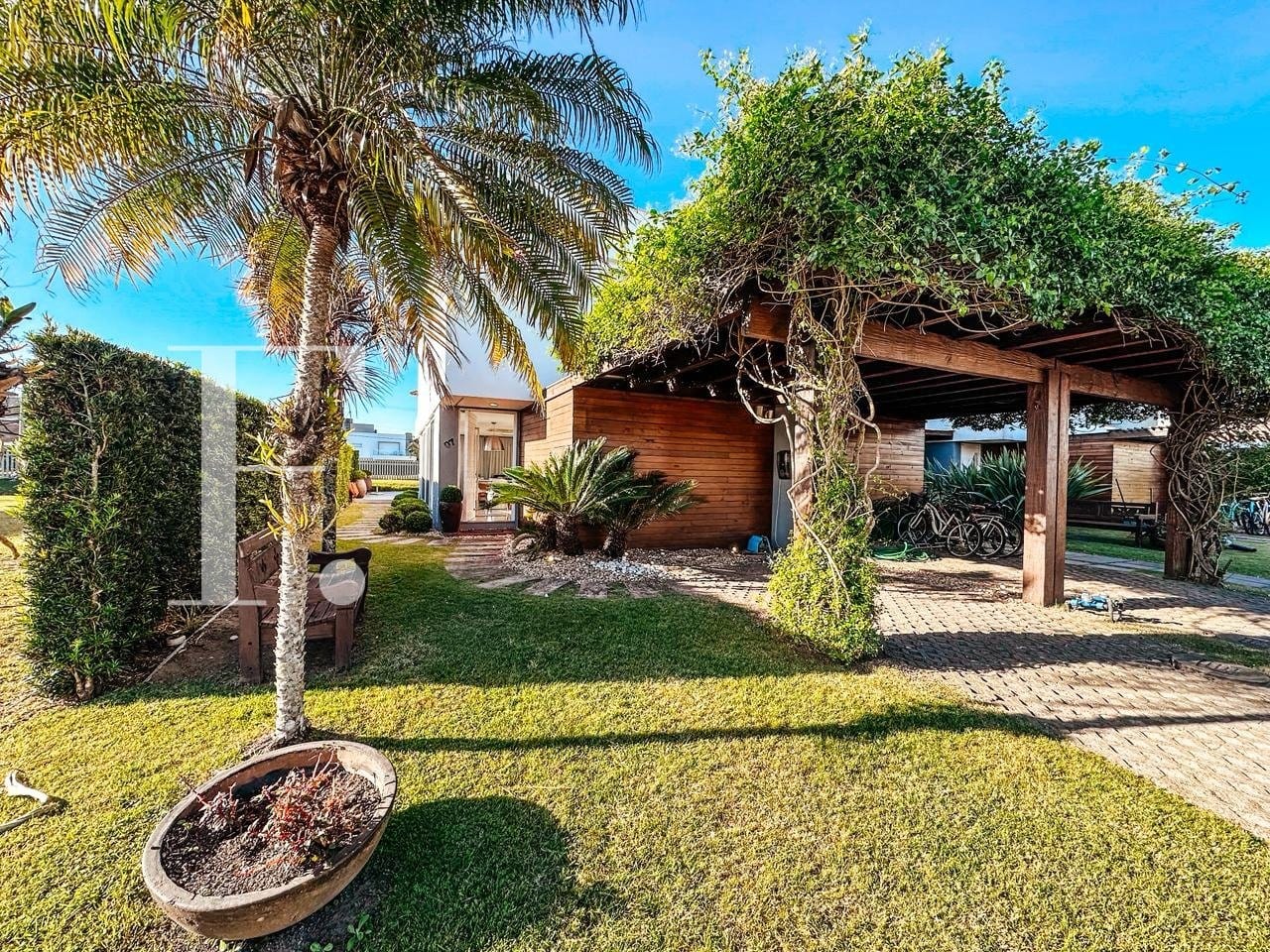 Sobrado com 151m², 3 dormitórios, 3 suítes, 2 vagas, One Atlântida Houses em Xangri-Lá
