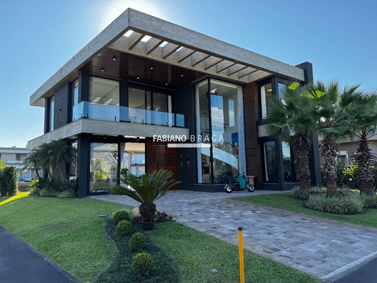 Casa Condomínio com 350m², 5 dormitórios, 5 suítes, 4 vagas, Malibu em Xangri-Lá