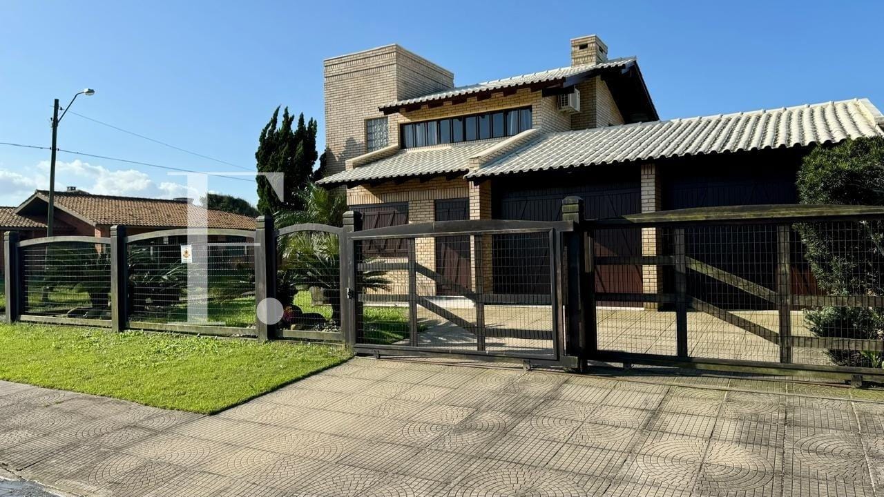 Casa com 142m², 4 dormitórios, 2 suítes, 2 vagas, no bairro Remanso em Xangri-Lá