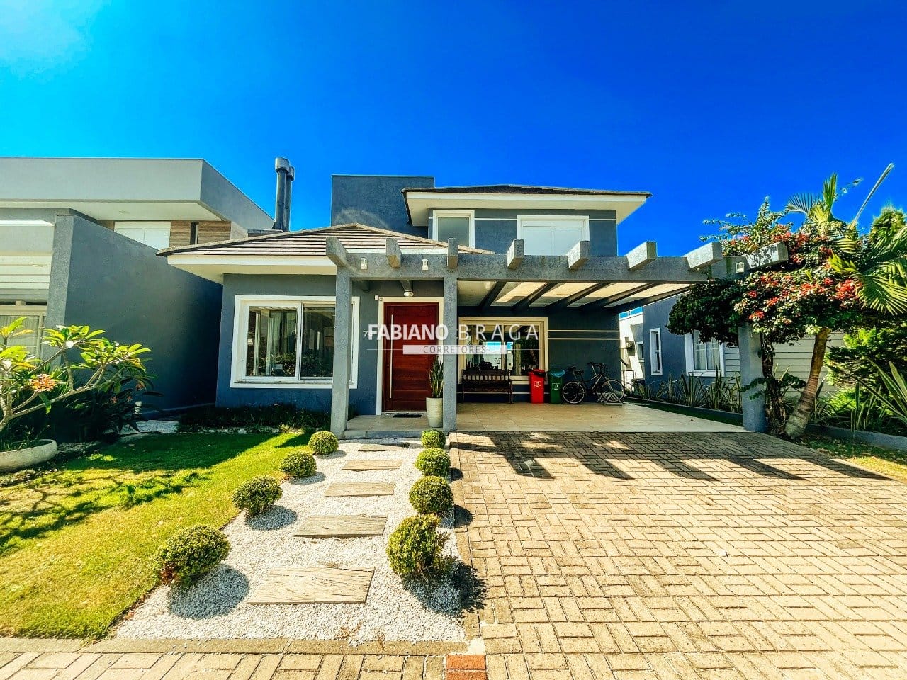 Sobrado com 220m², 4 dormitórios, 2 suítes, 2 vagas, Sea Coast em Xangri-Lá