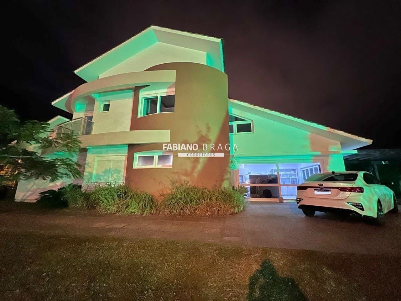 Casa com 300m², 4 dormitórios, 4 suítes, 2 vagas, no bairro Atlântida em Xangri-Lá