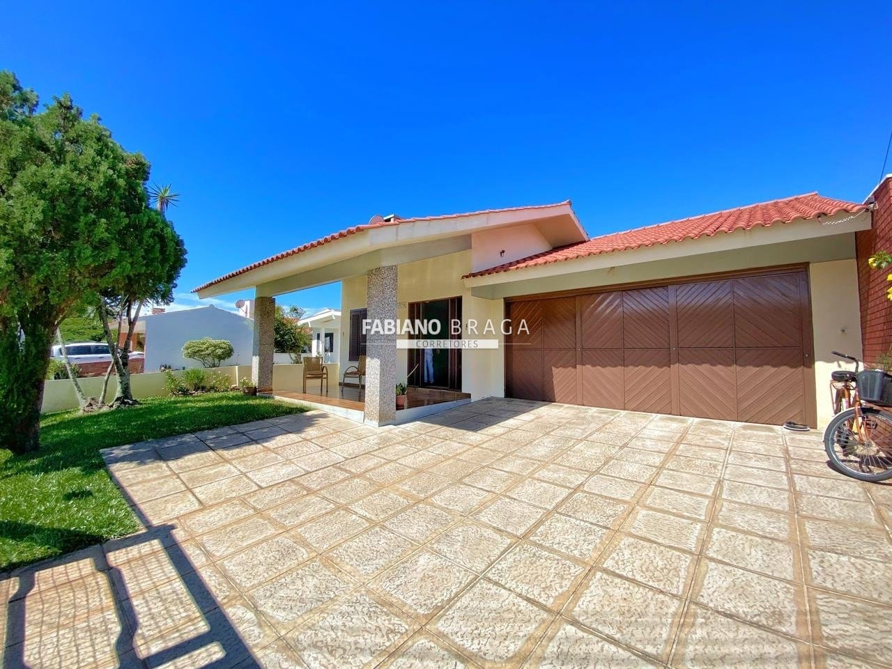 Casa com 174m², 3 dormitórios, 1 suíte, 2 vagas, no bairro Centro em Xangri-Lá