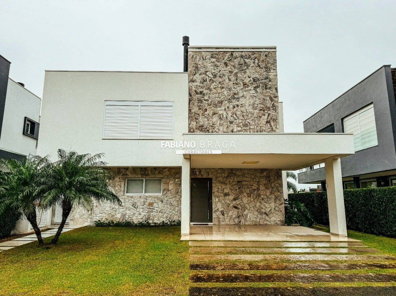 Sobrado com 182m², 4 dormitórios, 4 suítes, 2 vagas, Sea Coast em Xangri-Lá