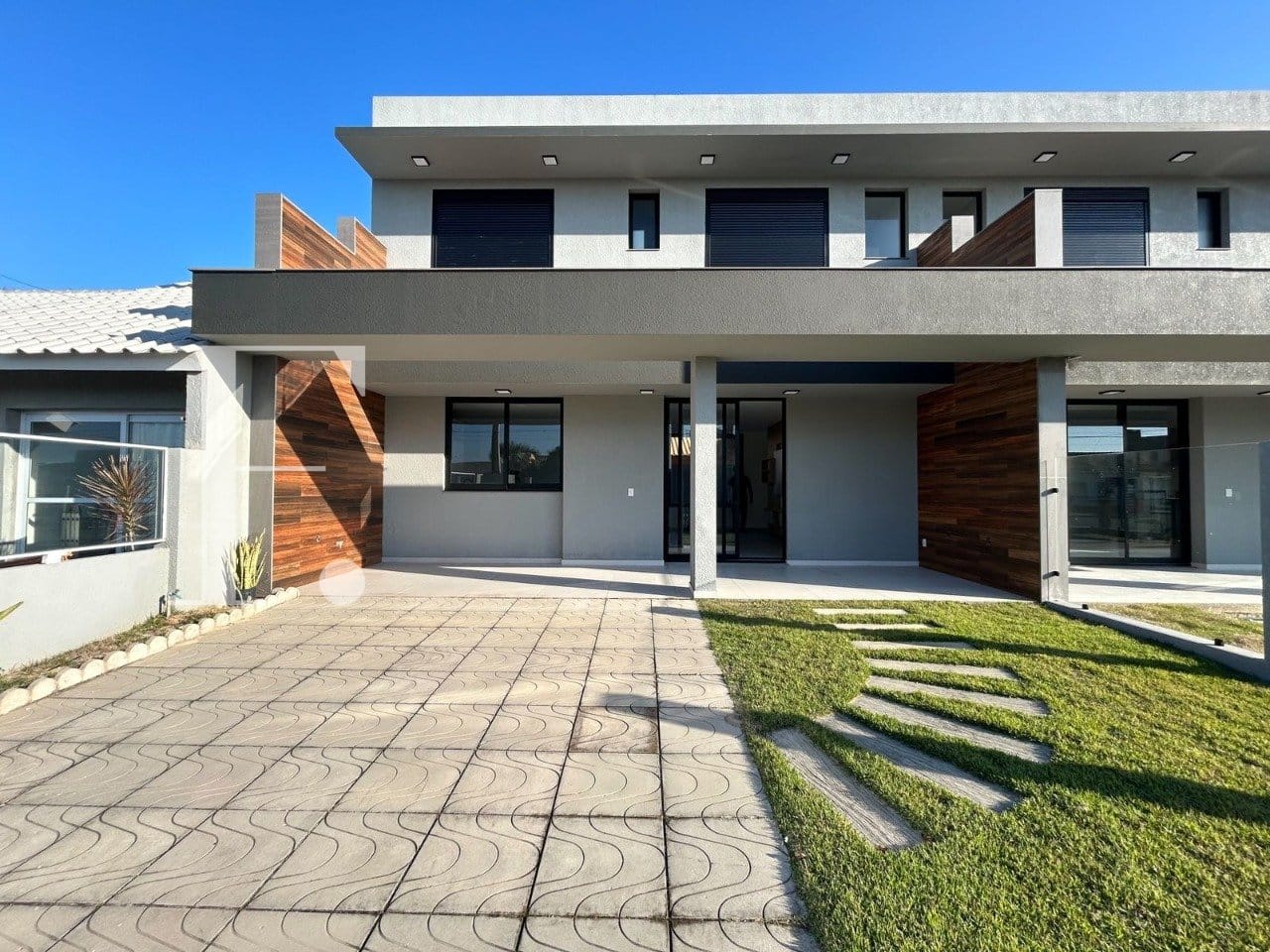Duplex com 123m², 3 dormitórios, 1 suíte, 2 vagas, no bairro Maristela em Xangri-Lá
