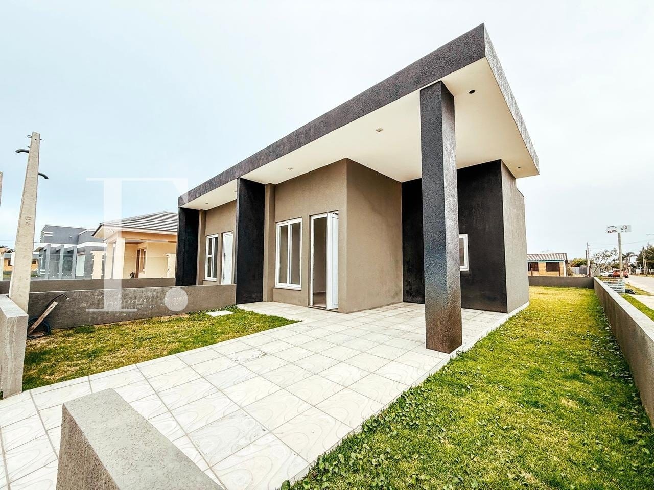 Casa com 100m², 3 dormitórios, 1 suíte, 1 vaga, no bairro Xangri-Lá em Xangri-Lá