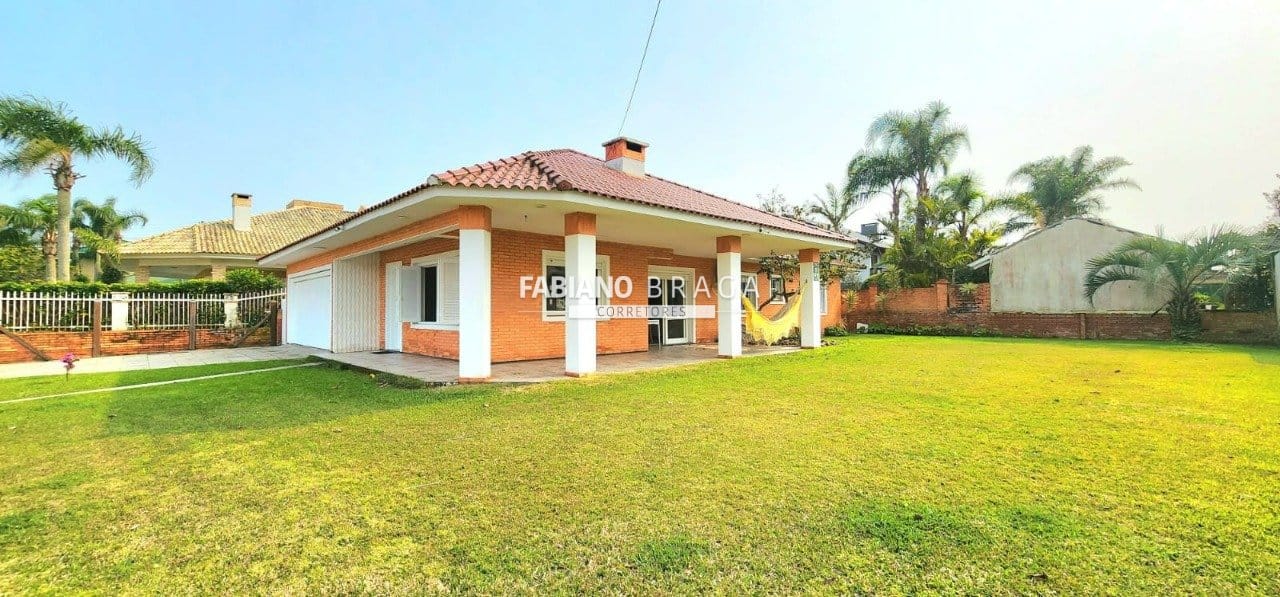 Casa com 190m², 4 dormitórios, 1 suíte, 2 vagas, no bairro Centro em Xangri-Lá