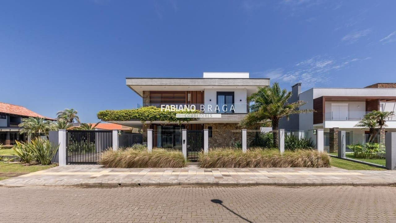 Casa com 428m², 5 dormitórios, 4 suítes, 2 vagas, no bairro Atlântida em Xangri-Lá
