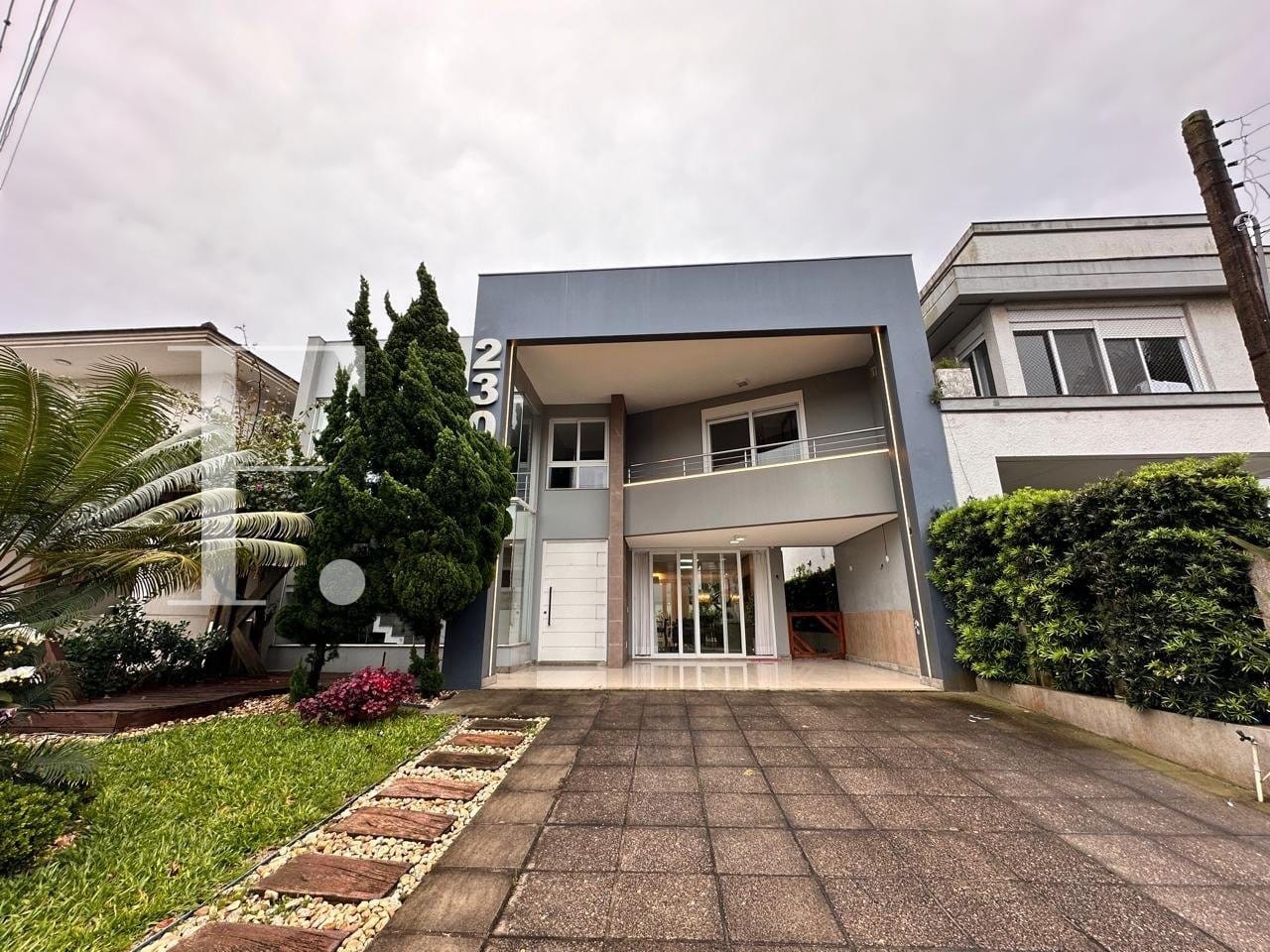 Sobrado com 289m², 5 dormitórios, 5 suítes, 2 vagas, Condado de Capão em Capão da Canoa