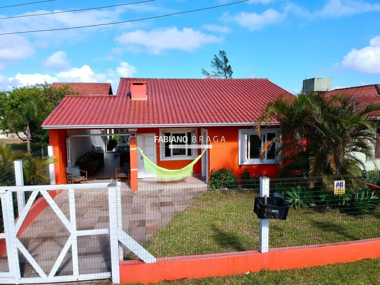 Casa com 140m², 3 dormitórios, 1 suíte, 2 vagas, no bairro Rainha do Mar em Xangri-Lá