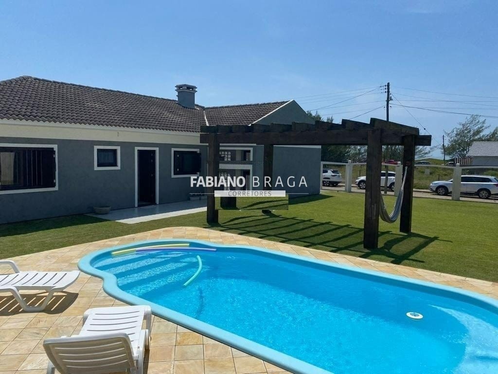Casa com 153m², 3 dormitórios, 1 suíte, 2 vagas, no bairro Noiva do Mar em Xangri-Lá
