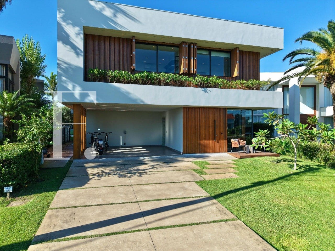 Sobrado com 455m², 5 dormitórios, 5 suítes, 2 vagas, Enseada Lagos em Xangri-Lá