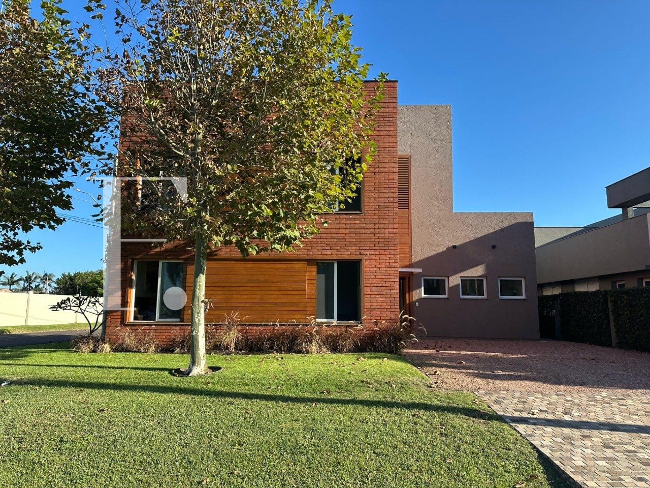 Sobrado com 268m², 4 dormitórios, 4 suítes, 2 vagas, Enseada Lagos em Xangri-Lá