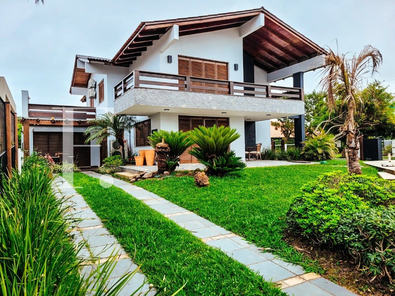 Casa com 400m², 5 dormitórios, 3 suítes, 2 vagas, no bairro Atlântida em Xangri-Lá