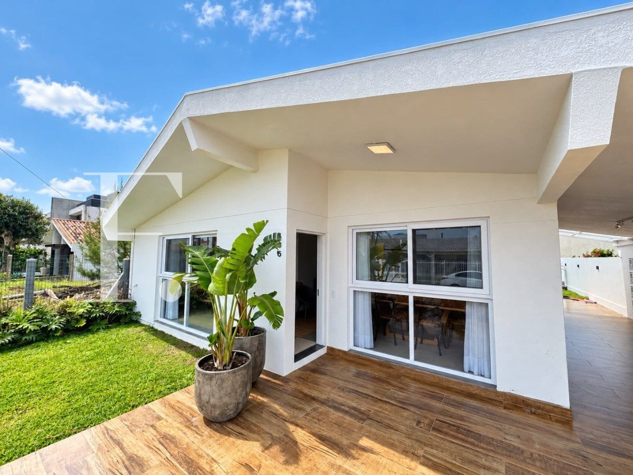 Casa com 170m², 3 dormitórios, 3 suítes, 2 vagas, no bairro Centro em Xangri-Lá