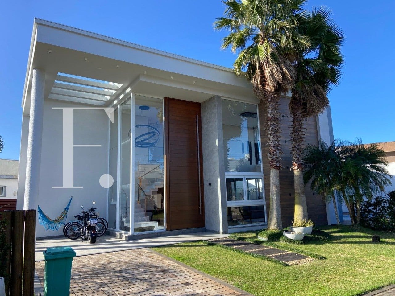 Sobrado com 277m², 4 dormitórios, 4 suítes, 2 vagas, Las Palmas em Xangri-Lá