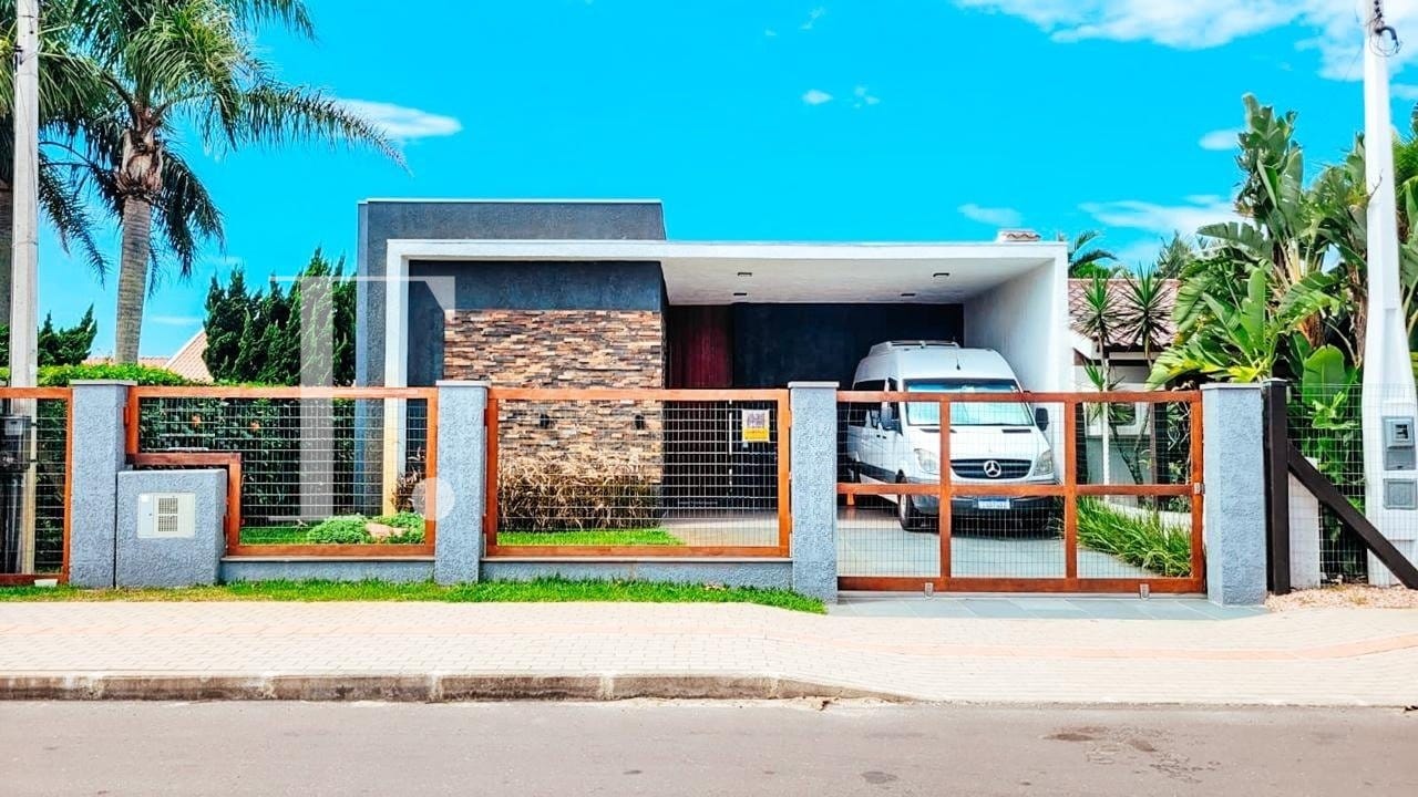 Casa com 122m², 3 dormitórios, 1 suíte, 2 vagas, no bairro Rainha do Mar em Xangri-Lá