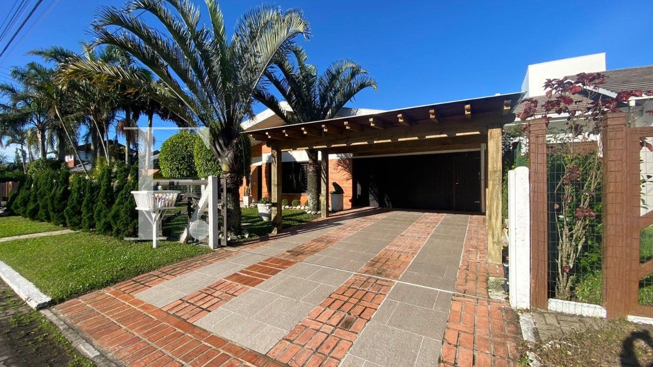 Casa com 239m², 3 dormitórios, 1 suíte, 2 vagas, no bairro Atlântida em Xangri-Lá