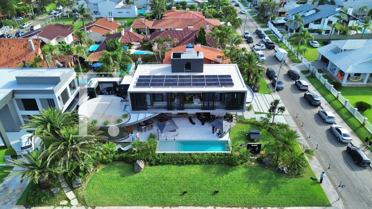Casa com 601m², 5 dormitórios, 5 suítes, 5 vagas, no bairro Atlântida em Xangri-Lá