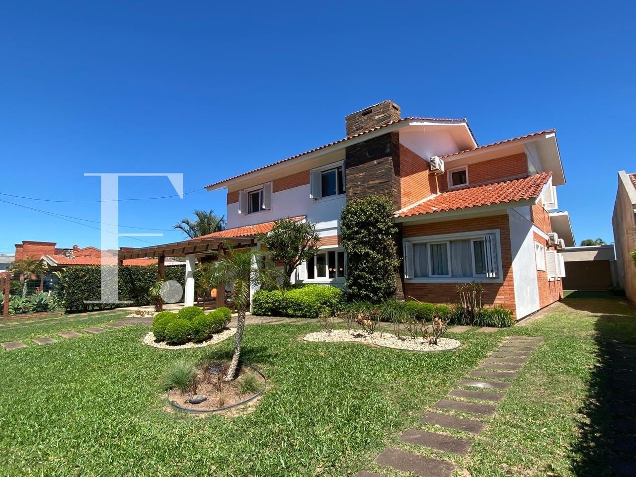 Casa com 370m², 6 dormitórios, 3 suítes, 3 vagas, no bairro Atlântida em Xangri-Lá