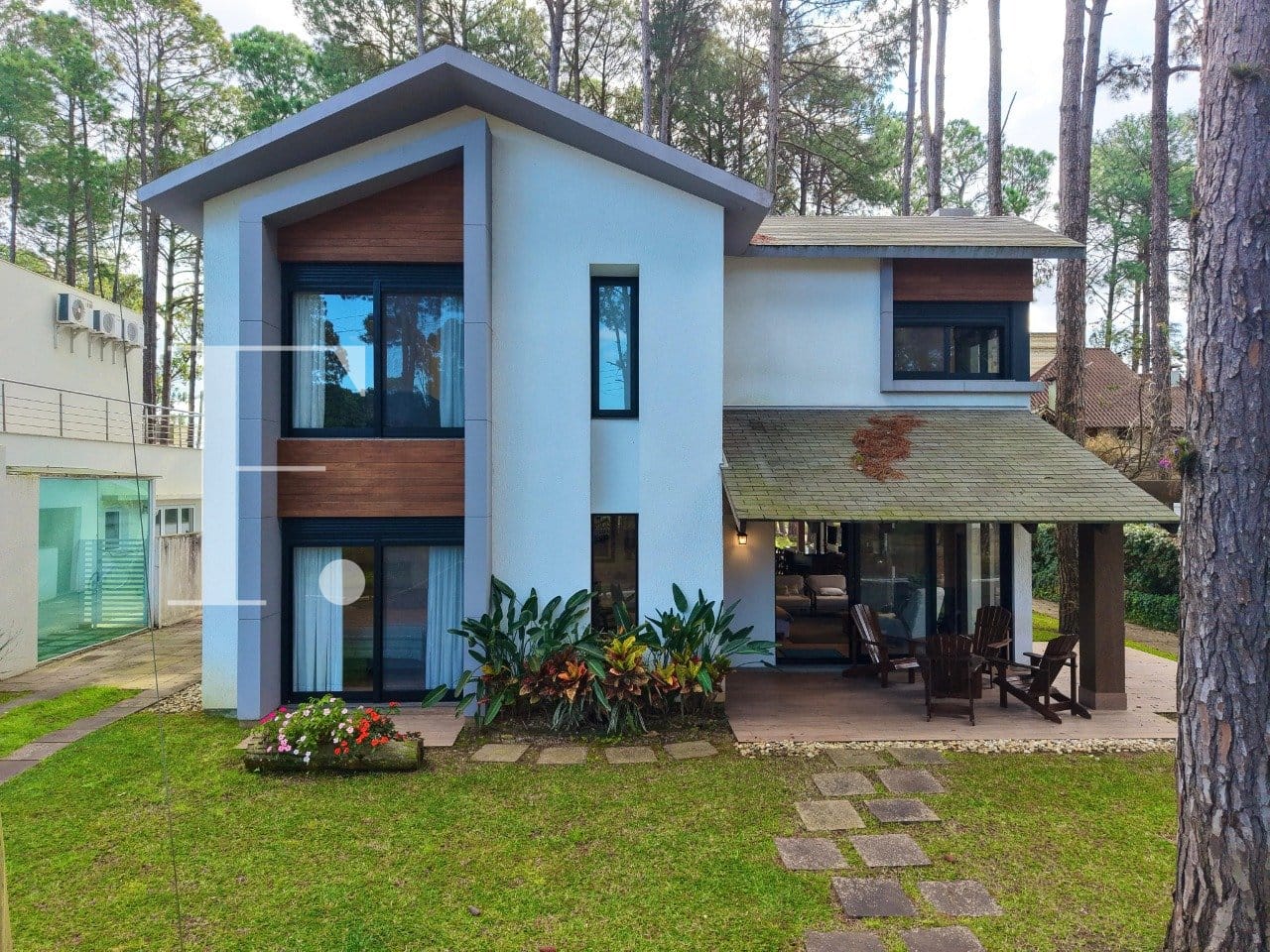 Sobrado com 215m², 3 dormitórios, 3 suítes, 2 vagas, Carmel em Xangri-Lá