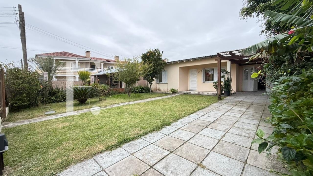 Casa com 150m², 4 dormitórios, 3 vagas, no bairro Centro em Xangri-Lá