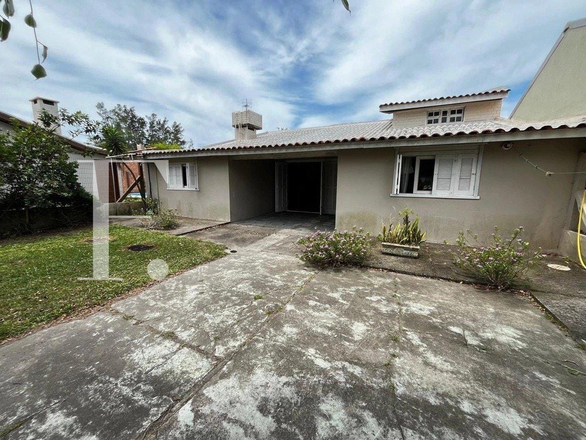 Casa com 80m², 3 dormitórios, 2 vagas, no bairro Noiva do Mar em Xangri-Lá