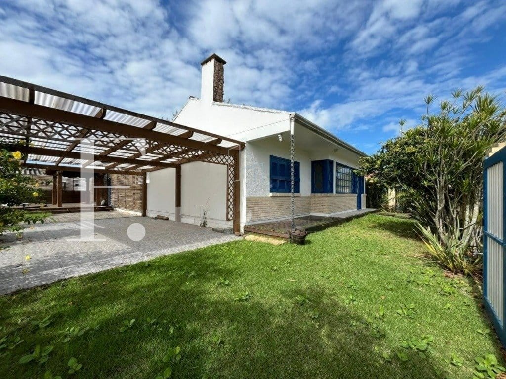 Casa com 150m², 3 dormitórios, 1 suíte, 2 vagas, no bairro Noiva do Mar em Xangri-Lá