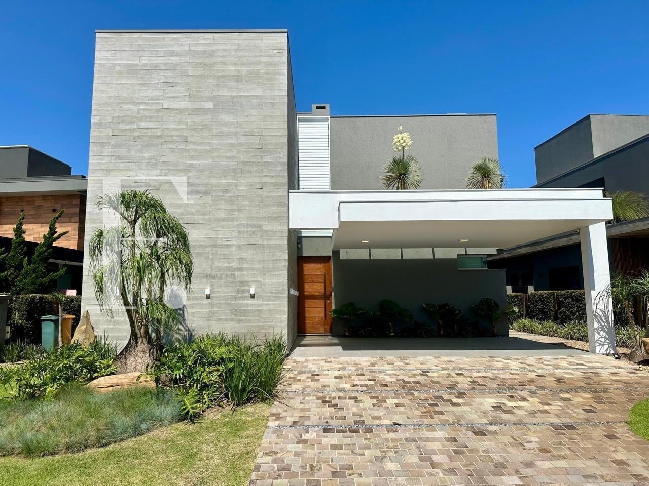 Sobrado com 425m², 4 dormitórios, 4 suítes, 2 vagas, Malibu em Xangri-Lá