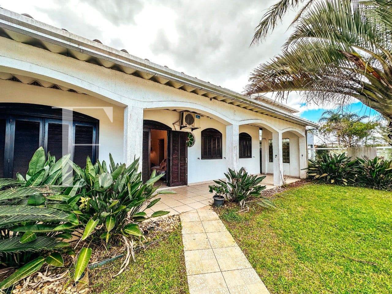 Casa com 197m², 5 dormitórios, 2 vagas, no bairro Noiva do Mar em Xangri-Lá