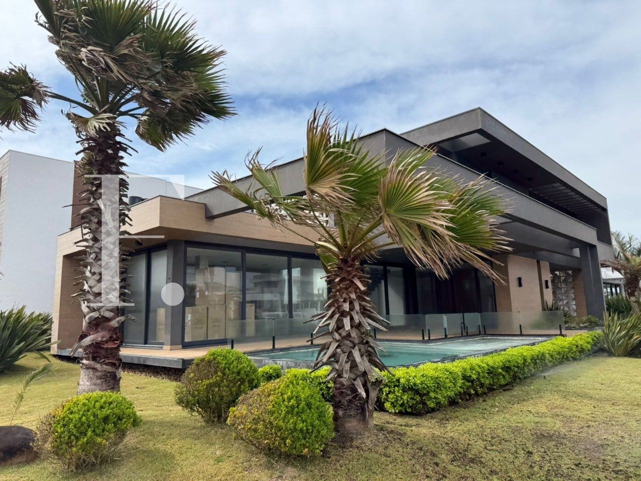 Sobrado com 330m², 4 dormitórios, 4 suítes, 4 vagas, Atlântico Villas Club em Atlântida Sul