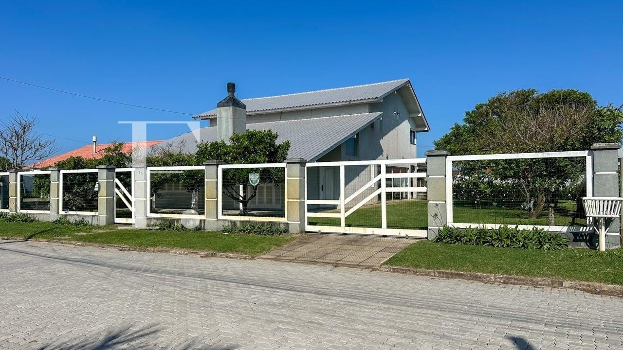 Casa com 321m², 4 dormitórios, 3 suítes, 4 vagas, no bairro Rainha do Mar em Xangri-Lá