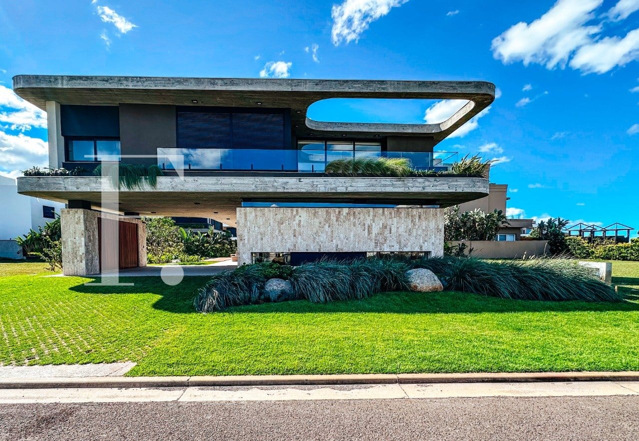 Sobrado com 490m², 5 dormitórios, 5 suítes, 2 vagas, Playa Vista em Xangri-Lá